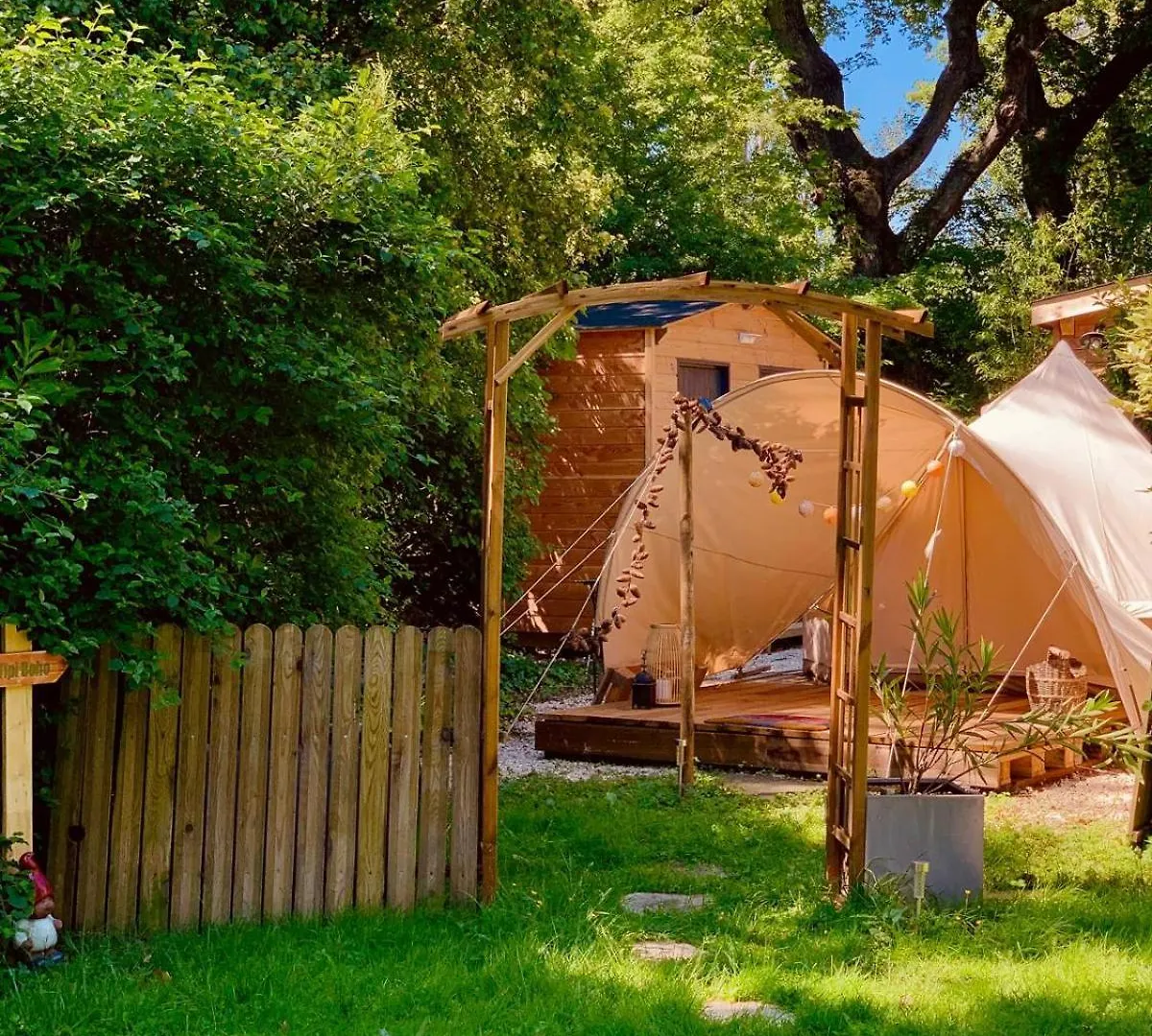 Le Pavillon Vert - B&B Vedene 0*,  France